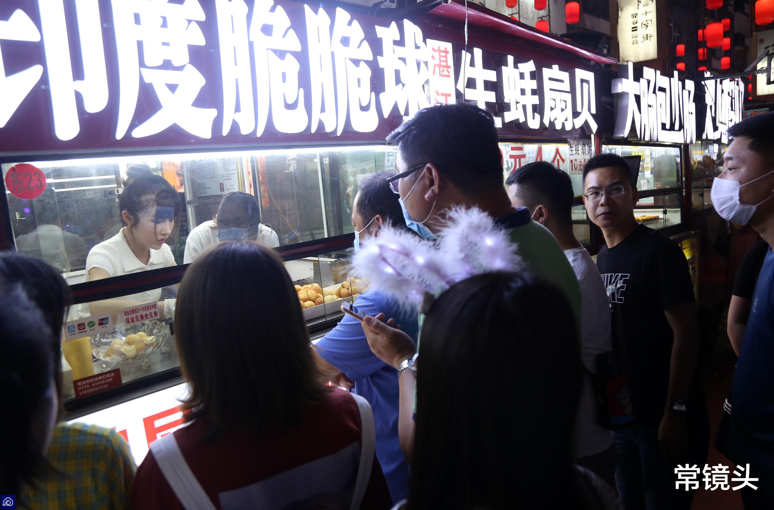 ##月收入从4万降到1万，美女老总兼职摆地摊，因顾客太多3天累瘦6斤