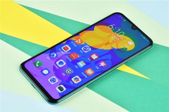 「华为荣耀」爱国买机也需理智，目前值得购买的华为机，配置好性能高