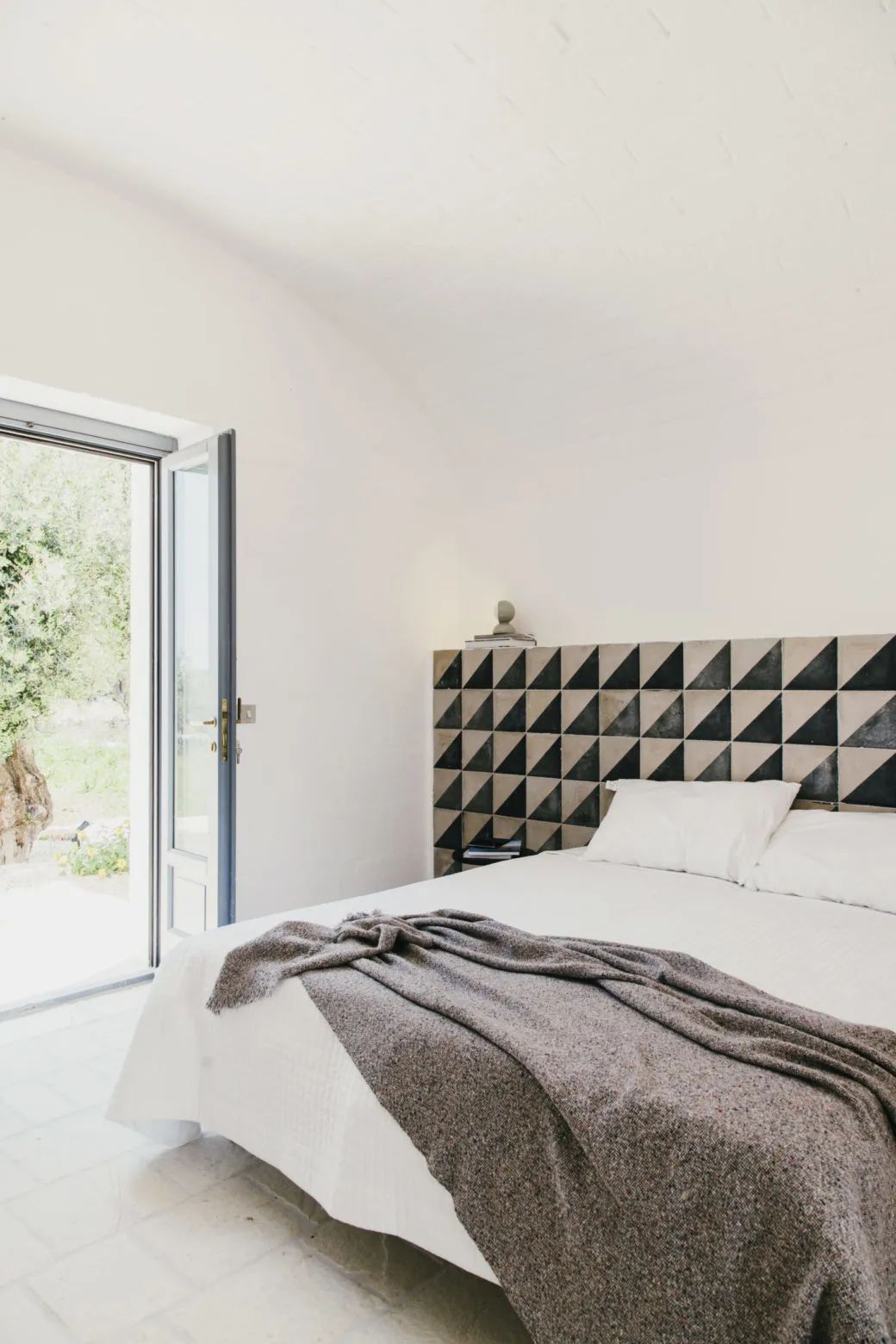 设计师|5万才能住一周的民宿长啥样？朴素的设计，大白墙也高级