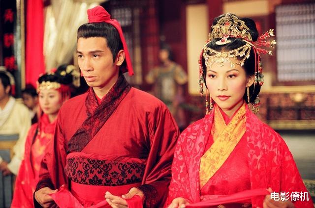 蔡少芬■替代关咏荷,熬走宣萱陈慧珊成一姐,婚后却失势,如今是人生赢家