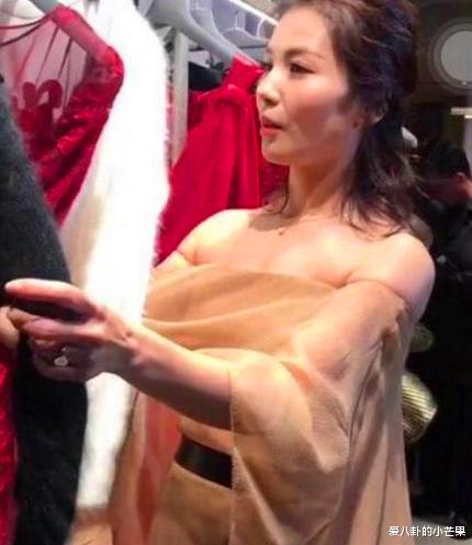 「刘涛」41岁的刘涛真的老了,关掉美颜扮嫩全靠化妆死撑,网友:毕竟3年还债4个亿