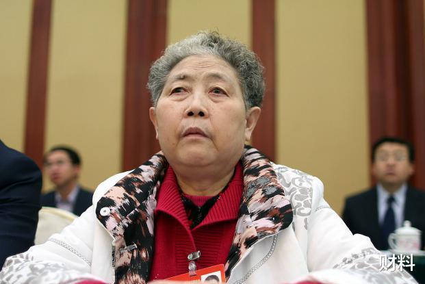 财料|比老干妈还有钱!退休后闲来无事,她55岁创业,如今年入近百亿