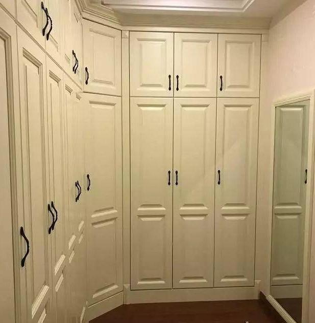 |败家老婆装修140㎡新房，光柜门都装了快100扇，邻居笑她人傻钱多