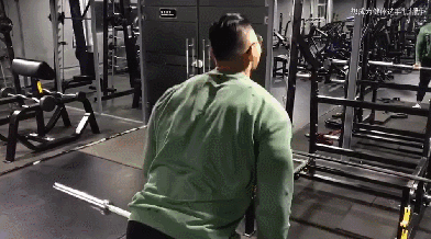 鹿晨辉:鹿晨辉哑铃划船80公斤做组,什么水平?