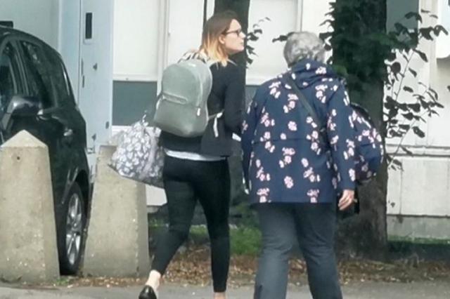 英国英鸟|英女狱警因与毒贩恋爱被判刑，两人互通上万个电话，最长达7小时