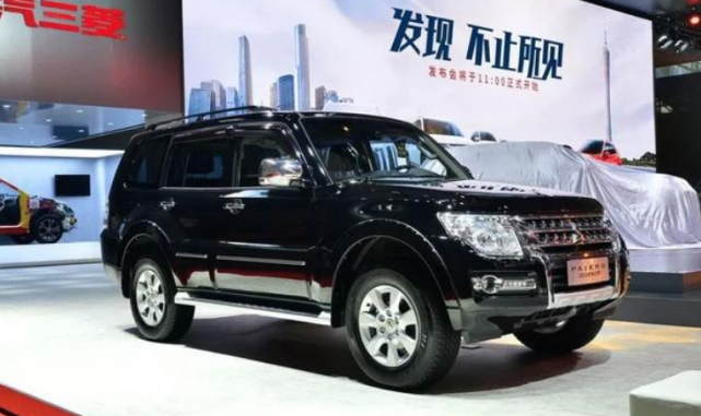 『丰田普拉多』丰田霸道50万太贵看它！2020款才30万出头，配V6缸四驱+两把锁