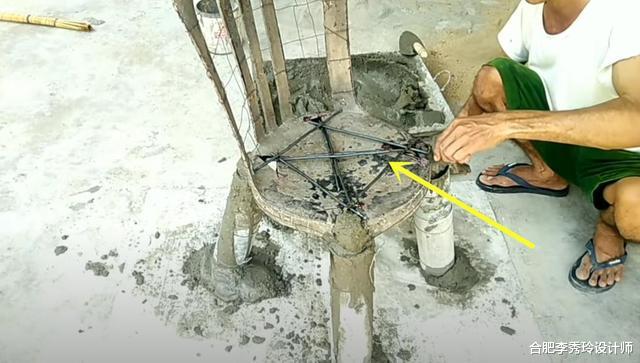 「」旧塑料椅现浇一遍水泥，外面铺上碎瓷砖，结结实实能够承重200斤