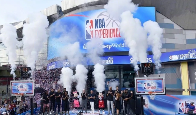 季后赛@刺激！季后赛或取消东西部！詹姆斯首轮就要打杜兰特欧文？