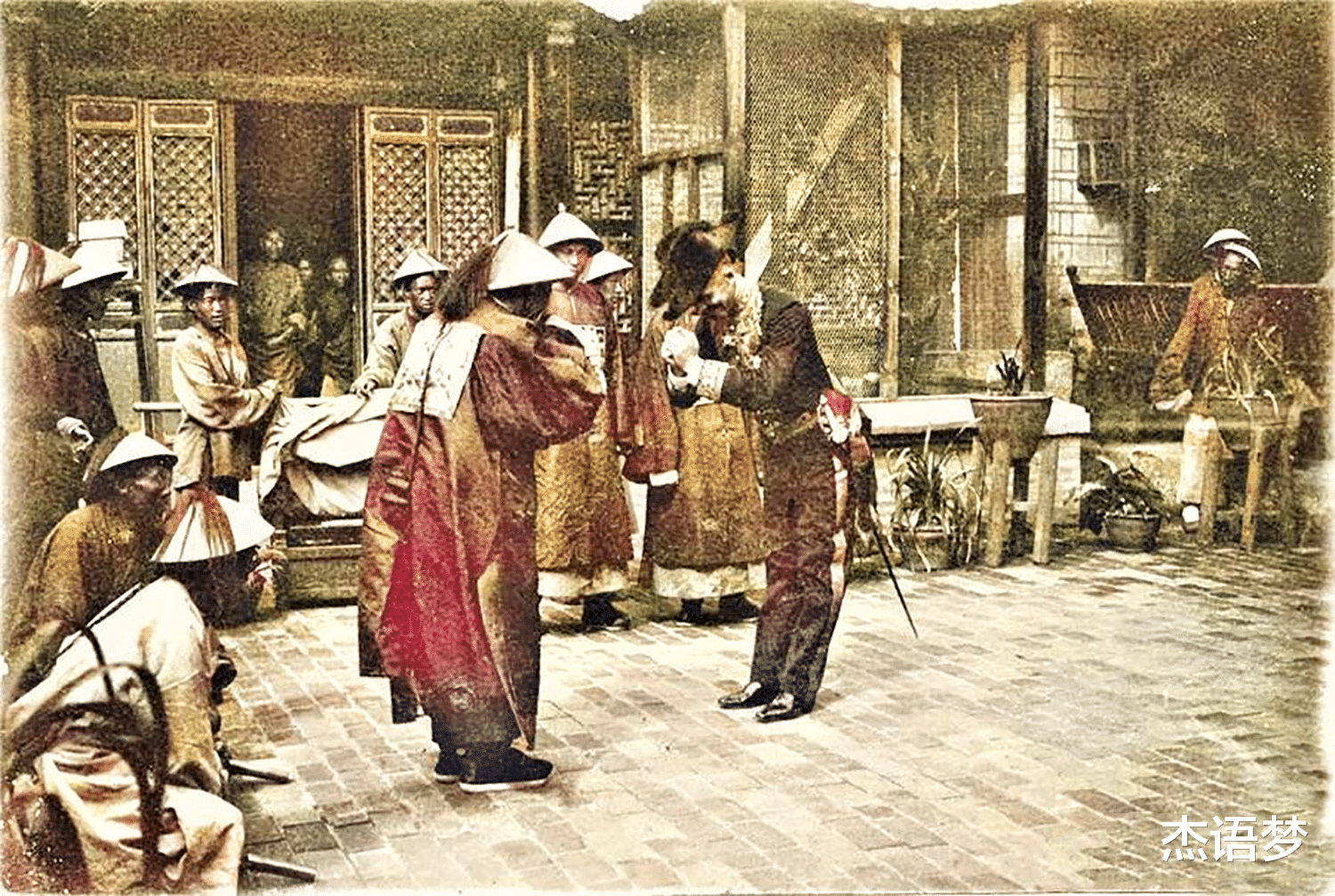 袁世凯|罕见历史彩照：很多人连1张都没见过，图9在他们面前，袁世凯乖乖的坐后排