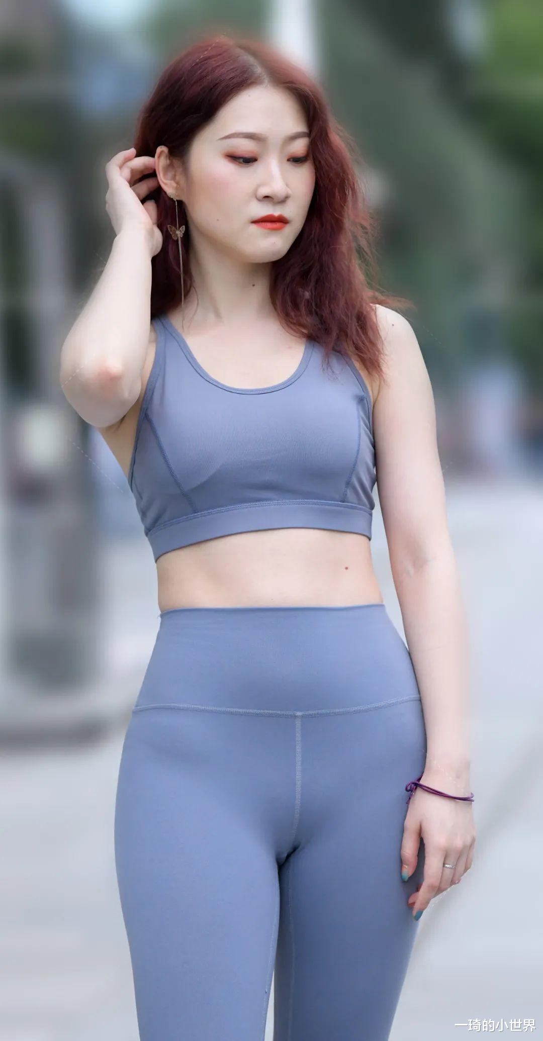 |紧身瑜伽套装，做瑜伽的女生身材就是好