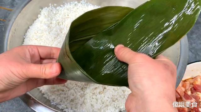 「粽子」煮粽子，冷水下锅还是热水下锅煮？很多人第一步做错了，难怪不好吃