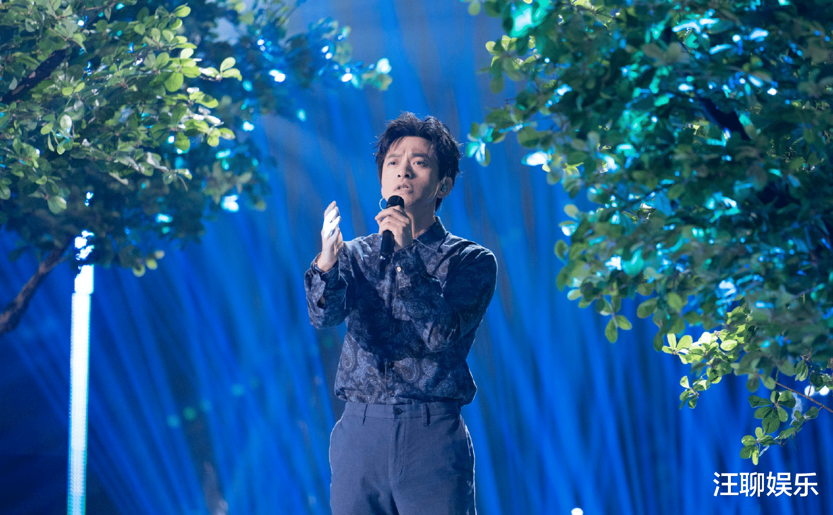 李健|中国好声音：李健成了最后的赢家，手握两张王牌，强势杀进总决赛