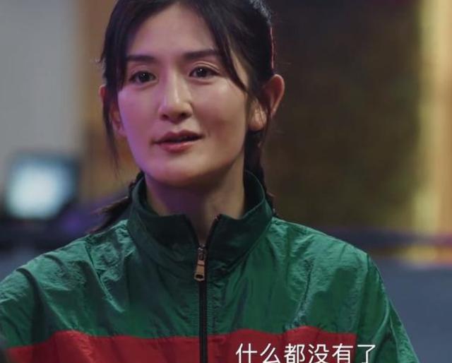 谢娜|谢娜怀二胎后首现身！素颜显老态，和台上反差大，被吐槽似老太太