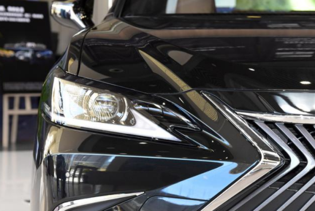雷克萨斯ES@最新20款低至29万起，比宝马5系还漂亮，长5米油耗5.7L，不香？