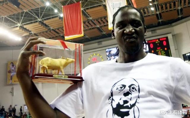 广东男篮■他是CBA历史第一外援，退役后却难以维持家庭，现在给易建联打工