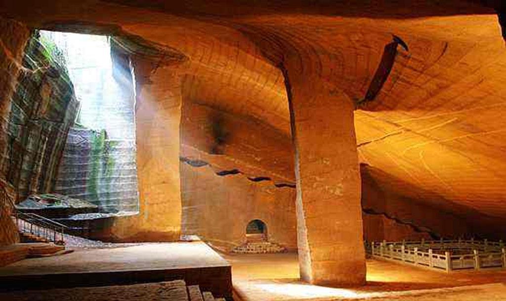 【】考古队发现神秘水潭,抽干后发现千年地下城,绝对是智慧的体现!