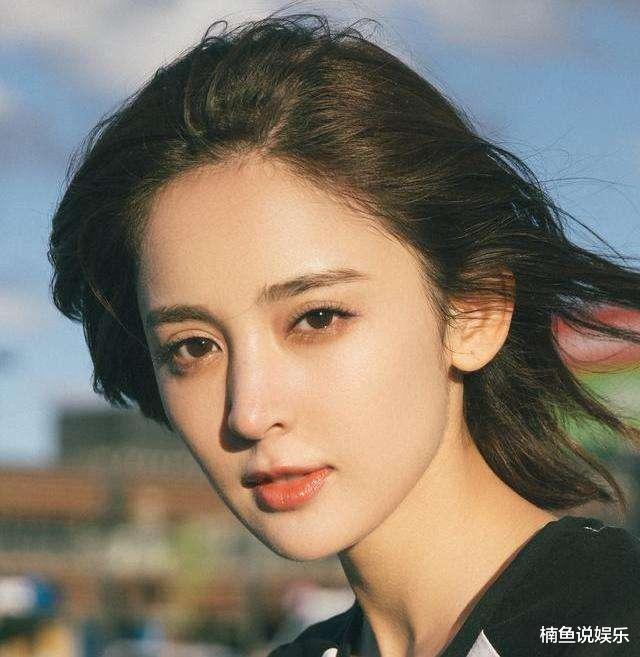 古力娜扎|路人镜头下的古力娜扎，照片拍模糊了都这么美，生图好惊艳