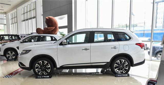 #三菱欧蓝德#三菱欧蓝德15.98万元起，比本田CR-V便宜，大空间非常实用