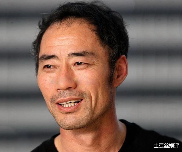 旭日阳刚|旭日阳刚王旭：靠农民妻子卖母鸡，春晚一举成名，今落魄住板房？