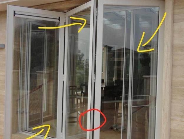 阳台别傻傻装推拉门了, 越来越多人装这种, 省钱安全又耐用!