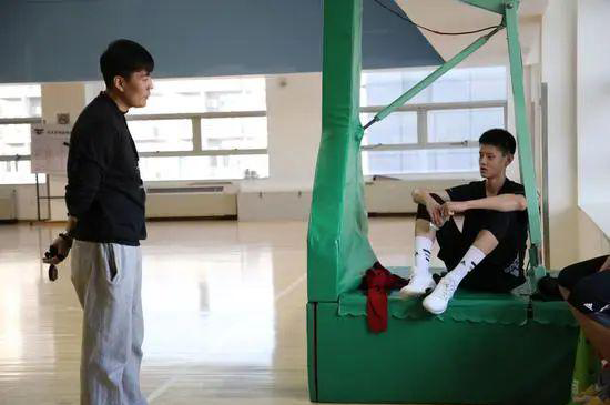 【湖人队】中国第十三位NBA球员？身高2.06米，“湖人队”球员他来咯