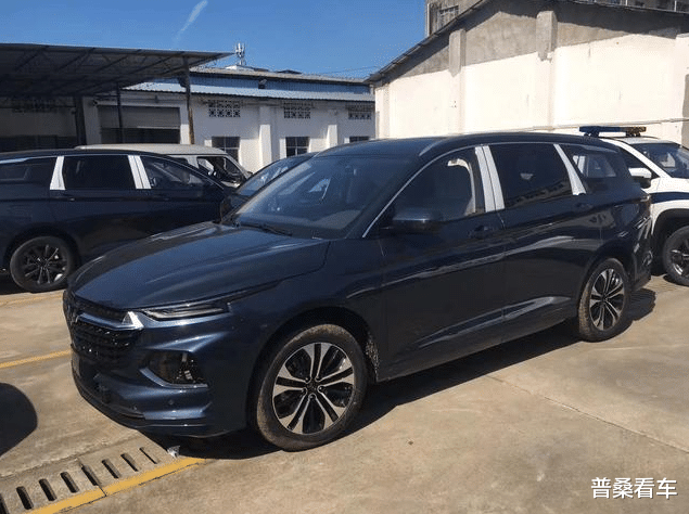 五菱|五菱藏不住了!换标新车比奥德赛霸气,6座+双人大床,还看啥GL8