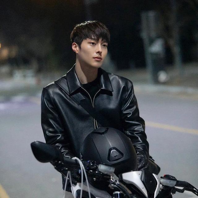 #车警官#这部「看脸」新剧，再刷十遍都不腻