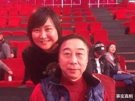 贾玲|妈妈摔死，男友抛弃，人称“倒尿女孩”的贾玲，背后不为人知一面