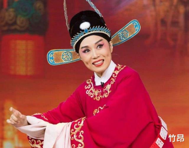 「吴琼」16年前，“黄梅歌王”吴琼嫁给小15岁的老公，而后为何痛苦一生？