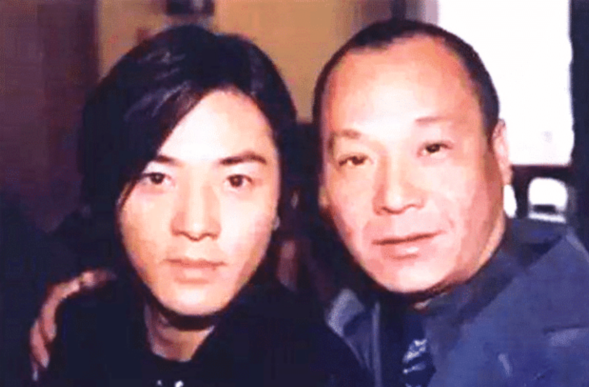 明星|66岁大B哥吴志雄深圳开餐厅，邀请3位著名的港片反派明星相聚