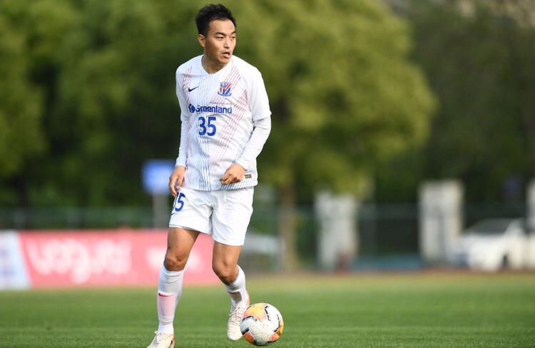 「上海申花」连续两场没机会，崔康熙爱将变弃将，申花三叉戟顶替中场外援双核