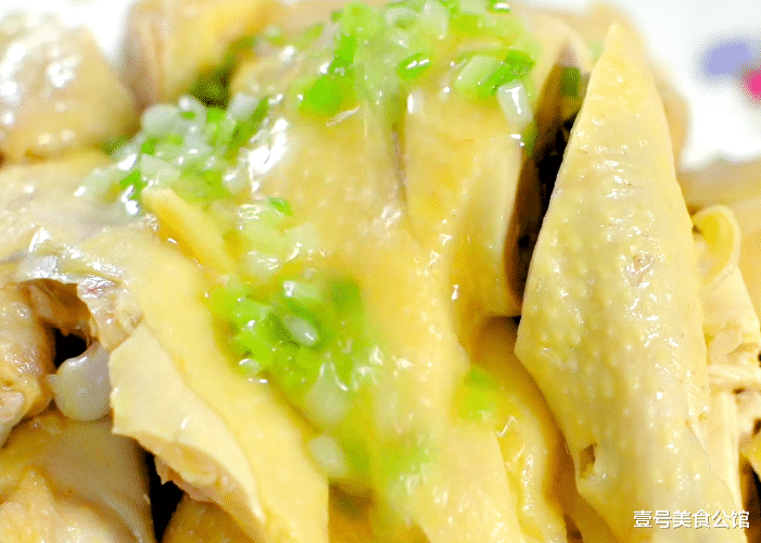 『葱油鸡』葱油鸡5分钟烹饪秘诀，鲜香嫩滑，软烂脱骨，一盘上桌不够吃