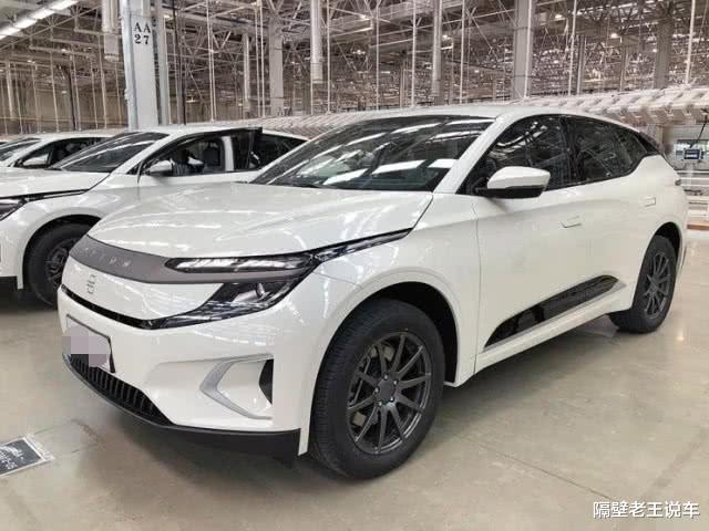 马力■红旗HS7没火它却火了！一脚油408马力，5秒破百，网友：等多久都值得