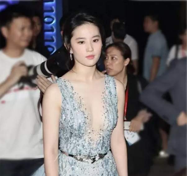 「唐嫣」当32岁刘亦菲撞上36岁唐嫣，看到最后一张图，才知撩人也分等级