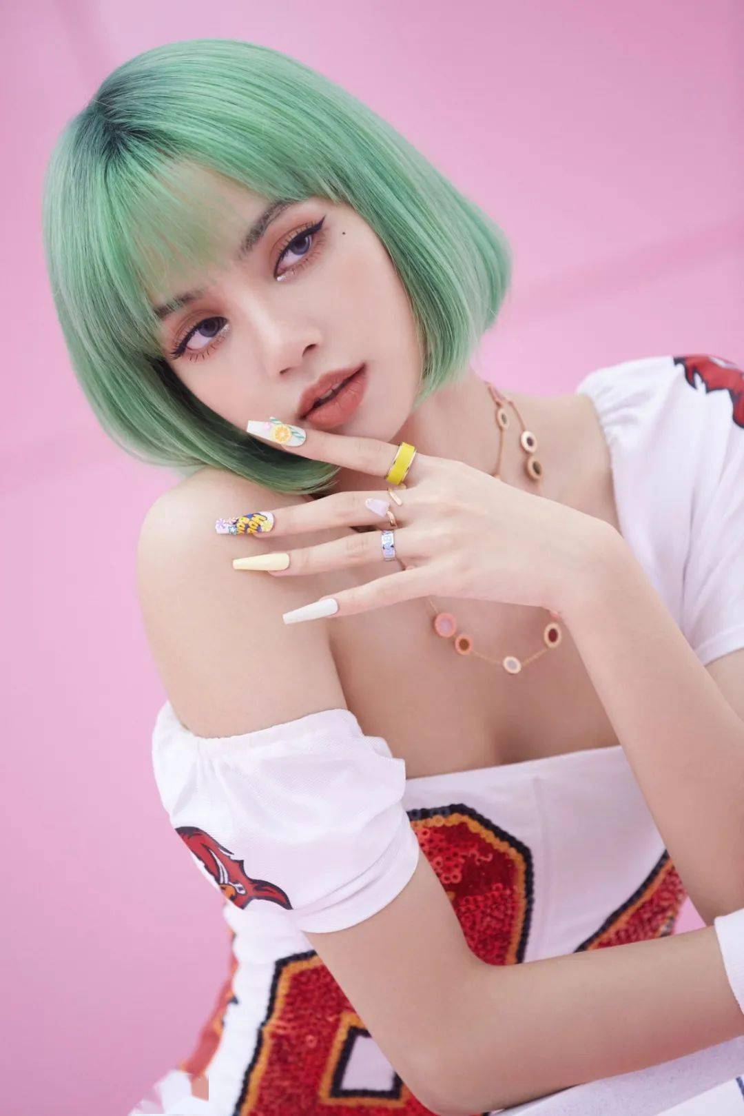 发型|别再烫羊毛卷了!今年流行“海藻卷”,减龄又显脸小!