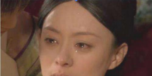 「甄嬛」甄嬛诞下双生子时，大家的重点都在甄嬛身上，谁注意她盖的被子了