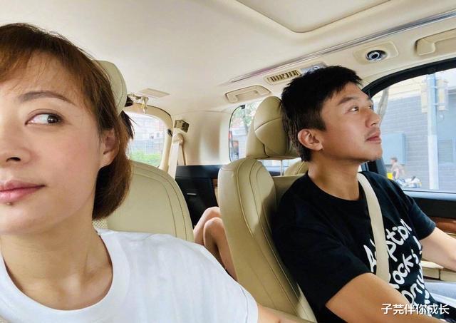 孙俪|孙俪发消息说31个字引21万赞,邓超:可以给我一点隐私吗?