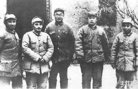 粟裕大将|开国大将粟裕，为何建国后官职却越来越小，陈赓一语道破原因