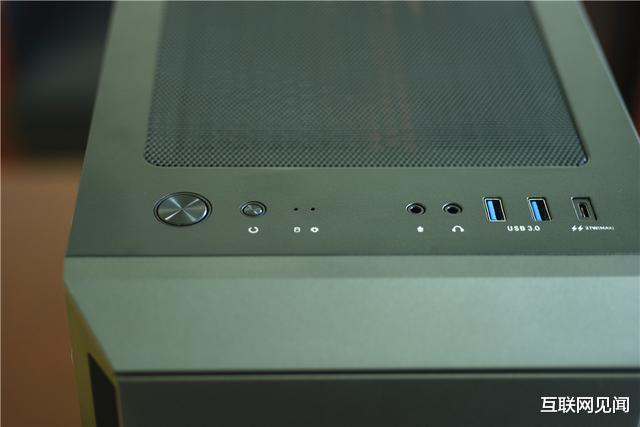 键盘|将快充融入机箱，省去快充头，充电环保且不失效率