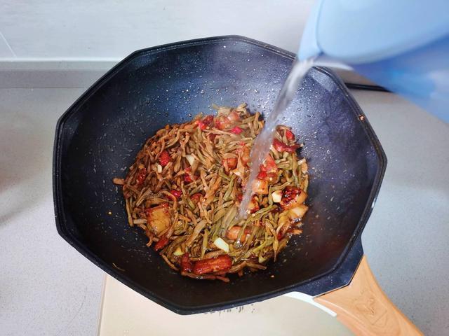 豆角|这东西不怕过期,家里屯点从夏吃到冬,抓紧多买点,一立秋就少了