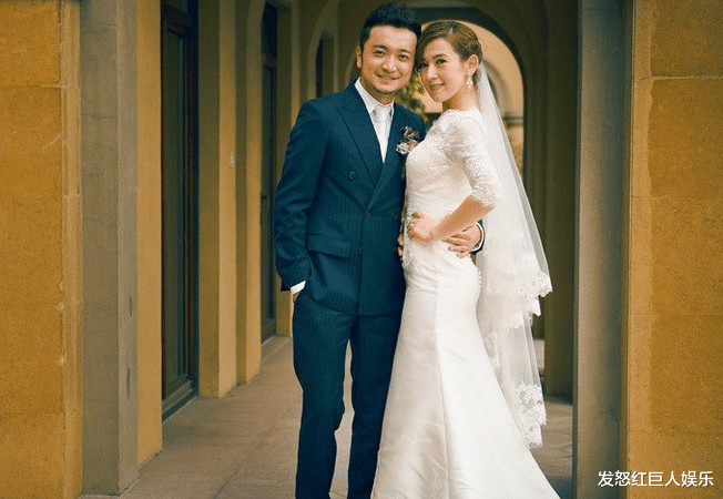 「尼格买提」尼格买提有这么个漂亮，又优秀的妻子，怪不得不想让大家知道!