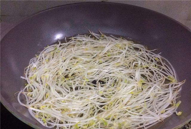 #食材#菠菜和它天生一对，隔三差五吃，排出黑宿便，皮肤白嫩，腰细了