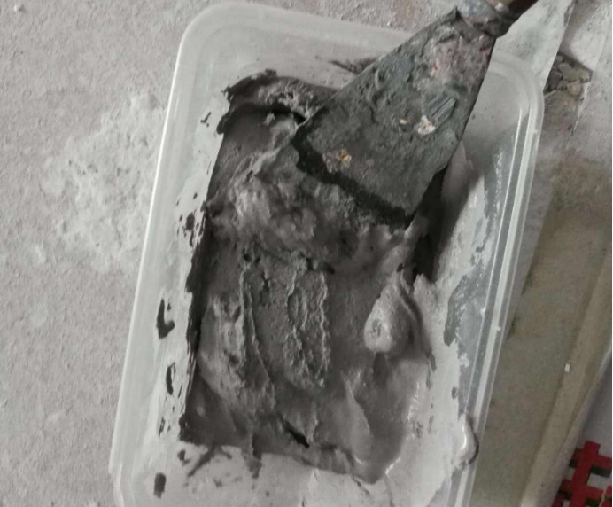 避雷针|装修“避雷针”，门窗填缝水泥VS发泡胶，才半年就有裂缝，太坑了