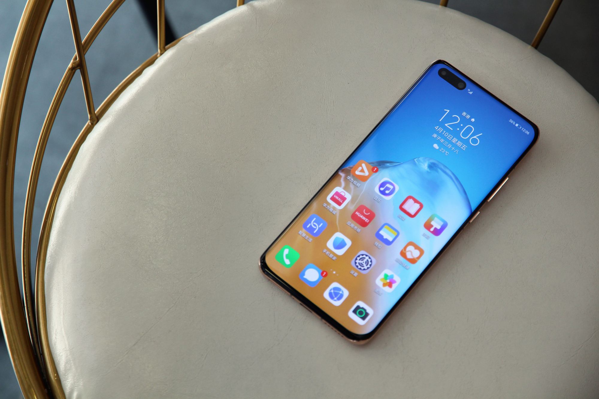 『iphone12』iphone12把国产逼上绝路,华为P40pro明星种草,孰强孰弱?