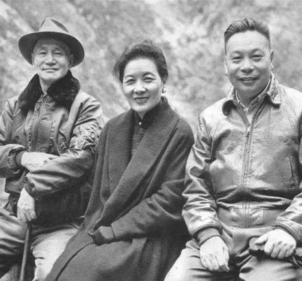 「蒋介石」【西安事变】蒋介石为什么杀杨虎城而留张学良? 三大原因注定命运