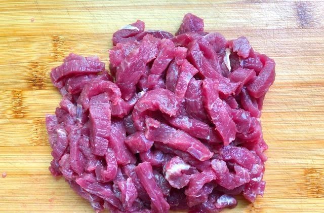 牛肉|这两种食材是绝配，简单一炒，香辣美味又下饭，女儿直呼太好吃
