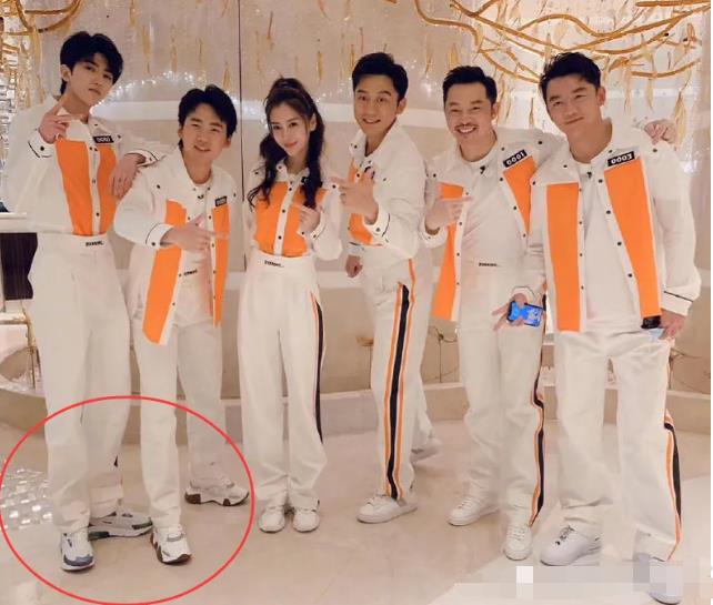 『奔跑吧兄弟』有一种“塑料兄弟情”叫跑男8，大家都穿着白色的板鞋，就不告诉新来的