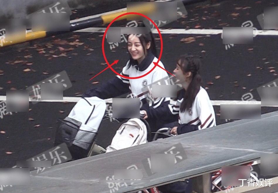 杨洋|《你是我的荣耀》校服路透，杨洋帅气梦回“肖奈”，热巴却很违和