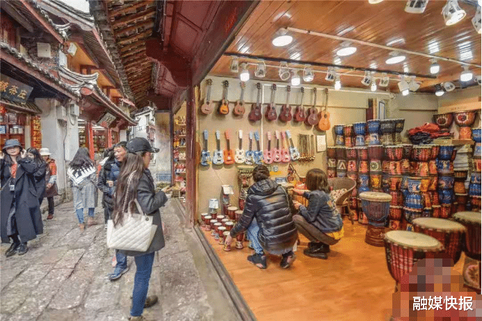 手鼓|云南再现\黑旅游\风波，游客进店不消费遭商家怒斥：穷鬼，没钱别出来玩