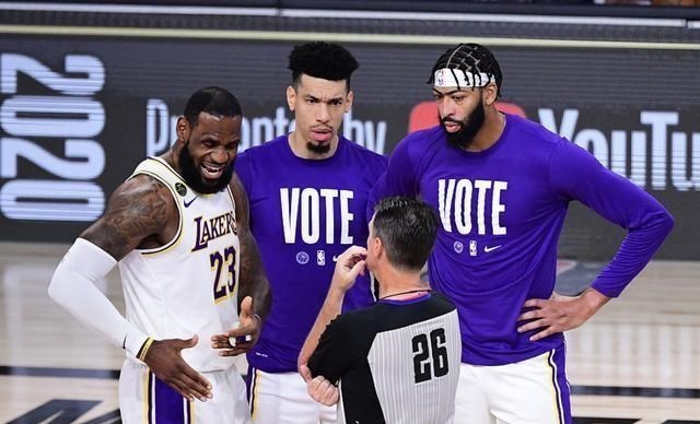 湖人队|19+6，19+3，湖人输球夜却获2大惊喜，沃格尔也找到取胜之匙